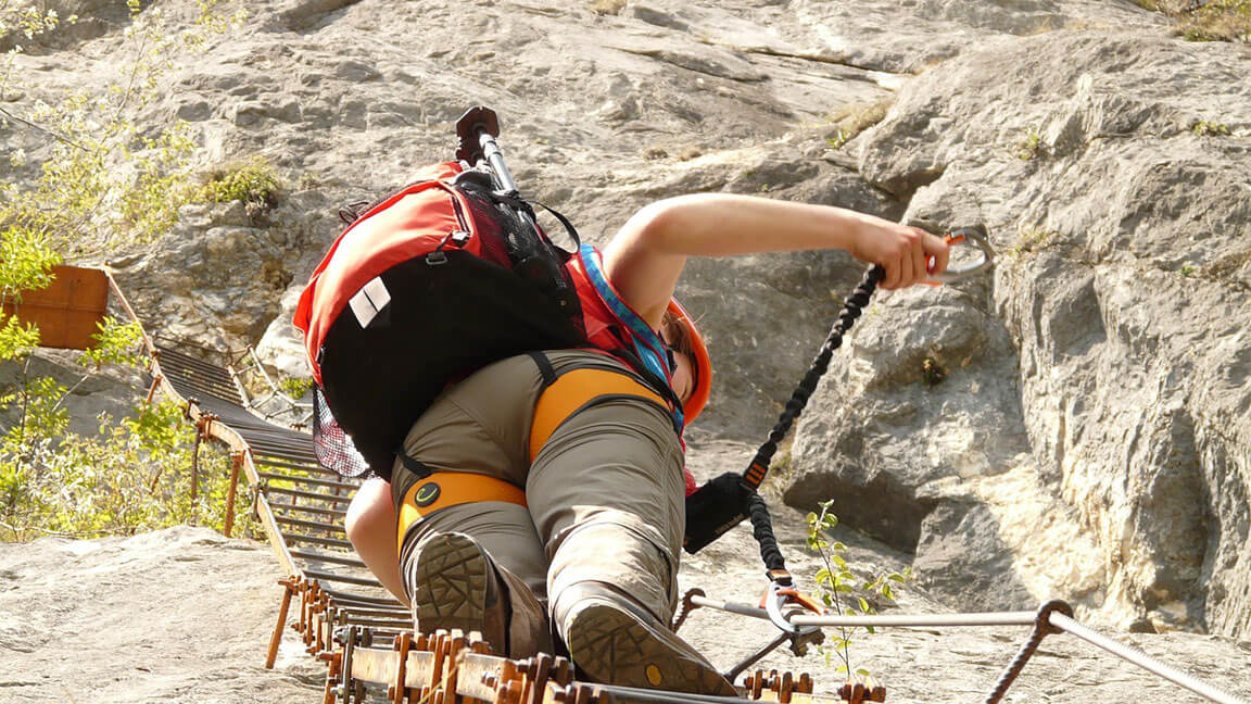 10 Best Climbing Harness for Men & Women (2024 Reviews)